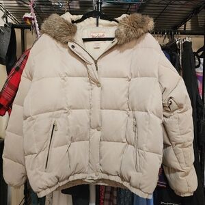 90's Vintage Woolrich Women's Cream Puffer Down Jacket with Faux Fur Trim Large